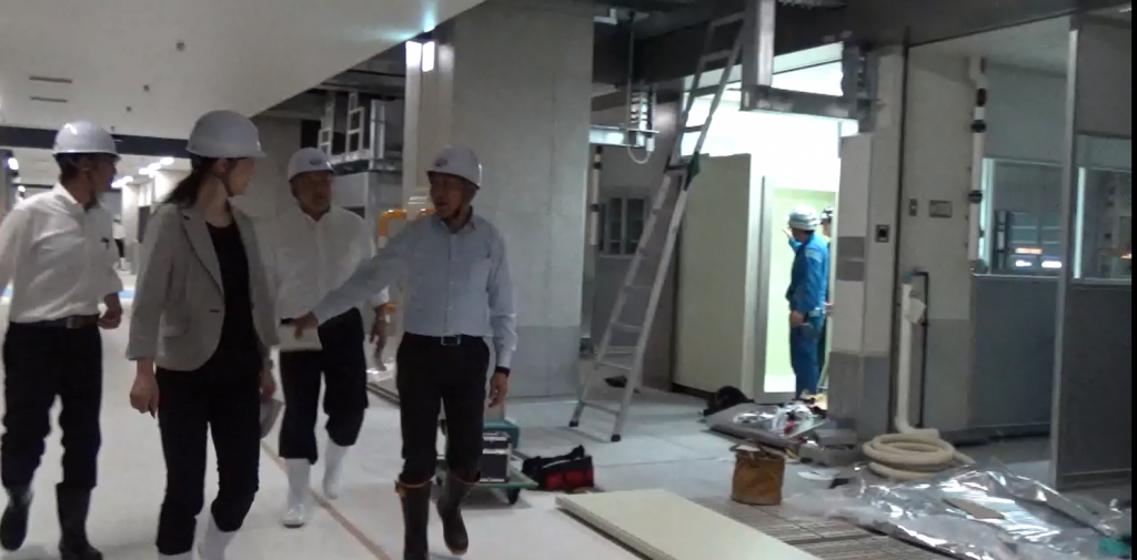 視察の様子①